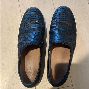 Women’s slip on shoes